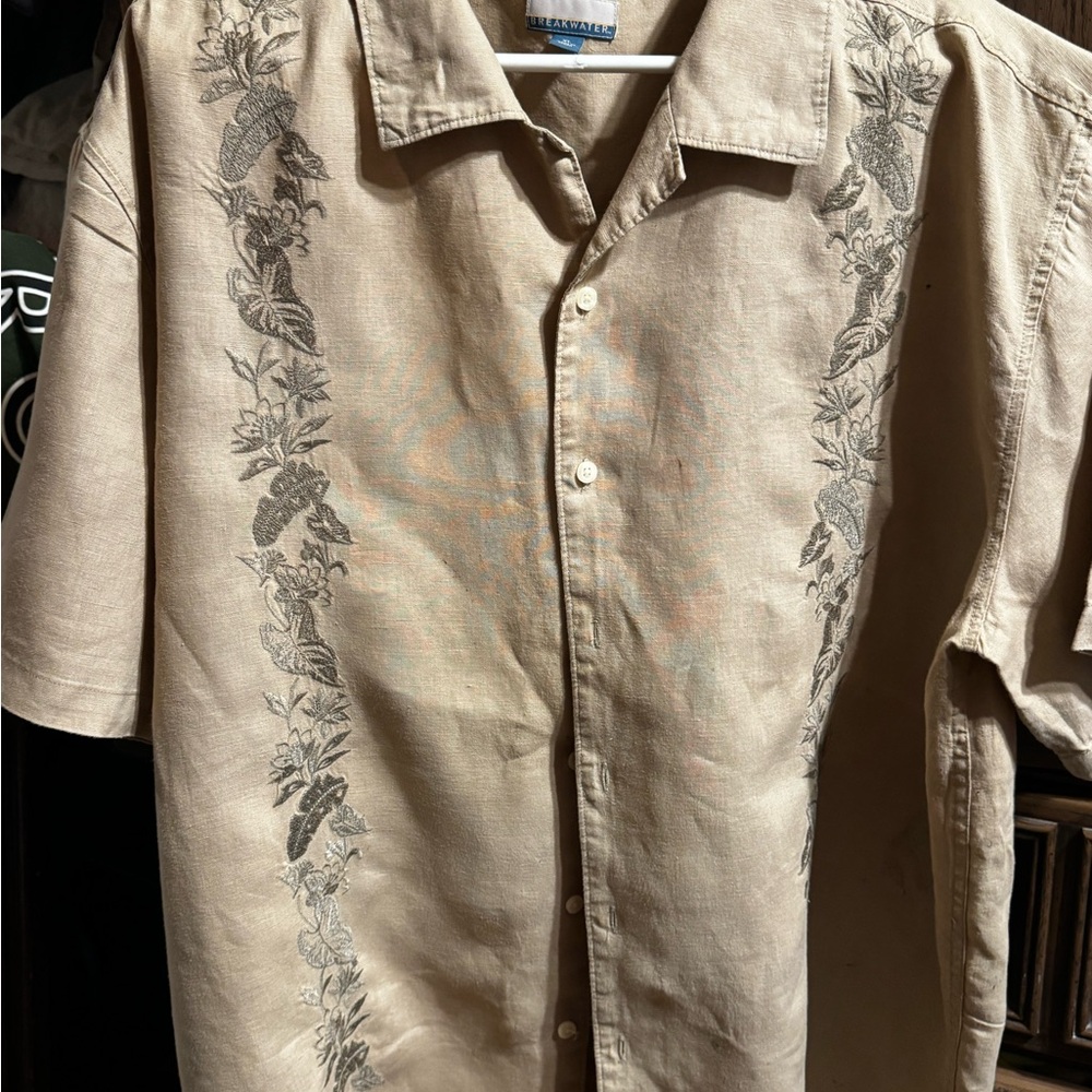 Breakwater Beige Short-Sleeve Embroidered